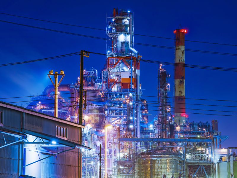 Japan_Kanagawa_Yokohama_factory_night_view_shutterstock_523210618